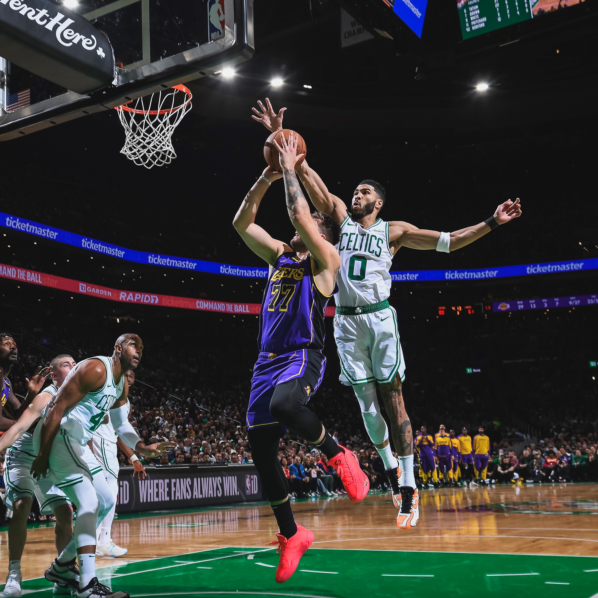 九游APP下载-塔图姆连续五场比赛得分超过比赛局势复杂，巴塞罗那不断突破！引发球迷热议-九游APP下载