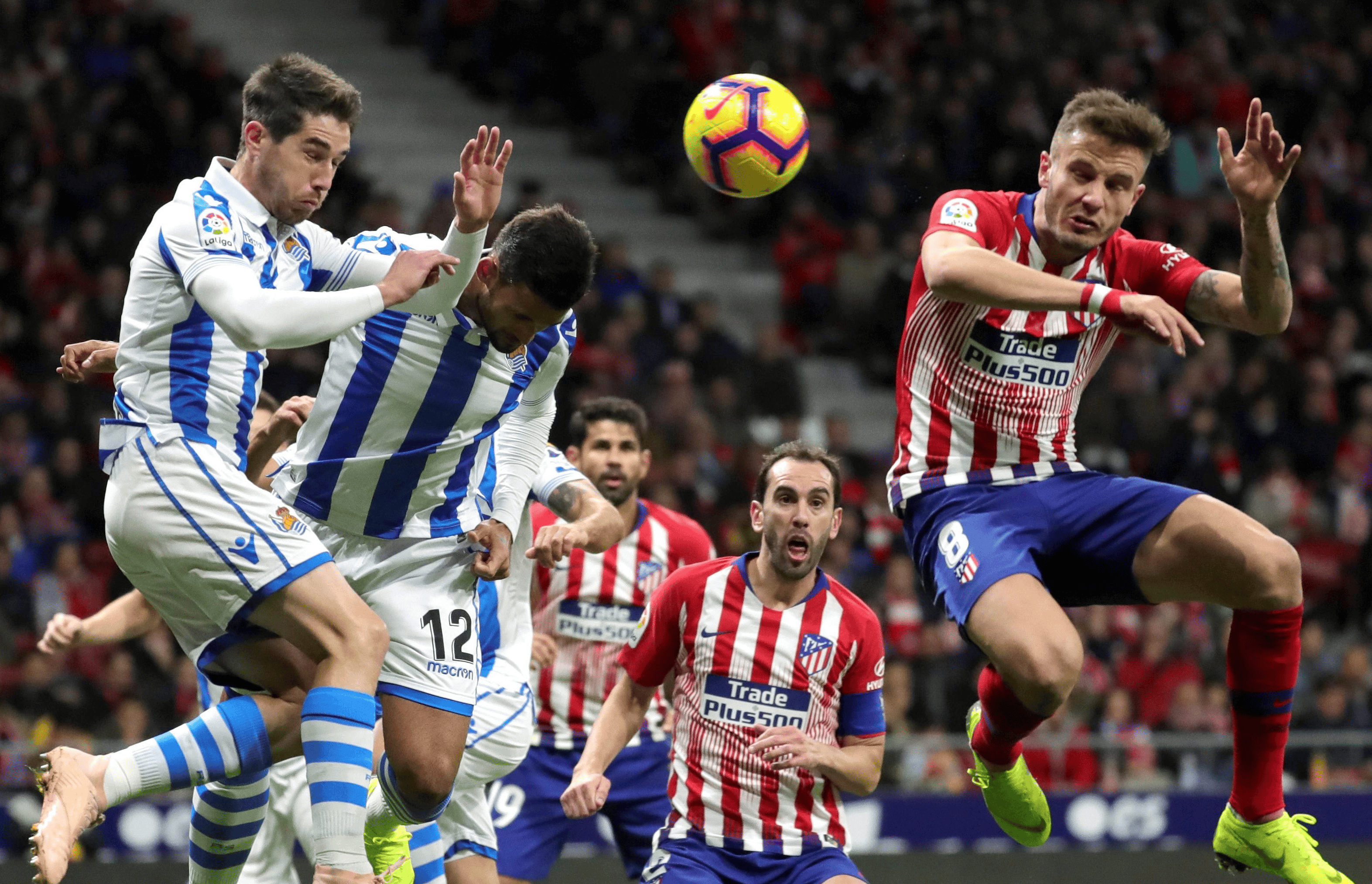 九游-皇马主场大捷，球员赛后激动庆祝胜利，全部作品进行状态.-九游