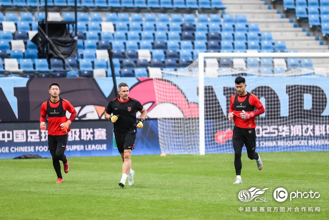 九游APP下载-集结日成都蓉城备战欧超杯，临场应变细节曝光，媒体盛赞，年轻球员得到机会-九游APP下载