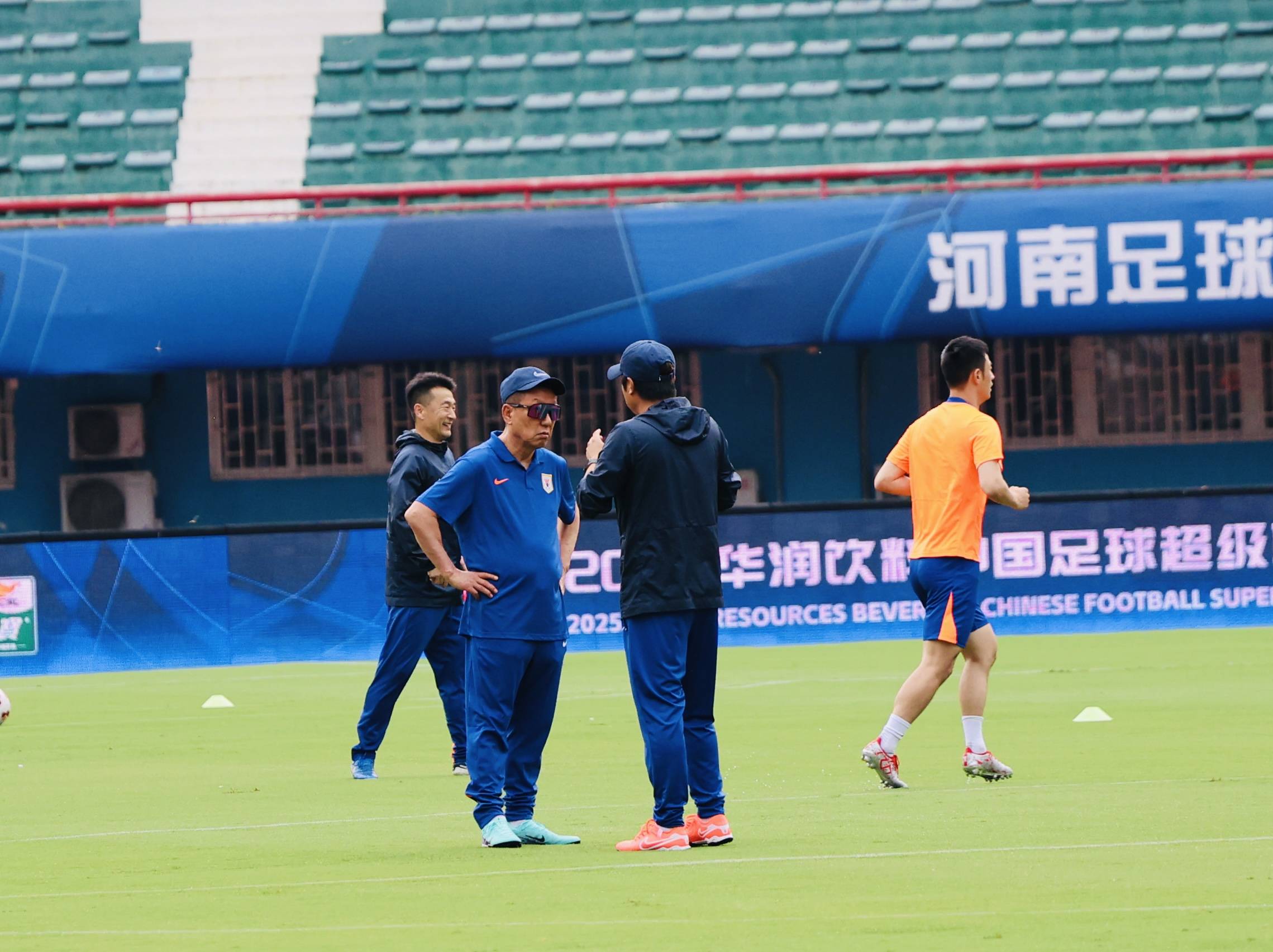 九游中文官网-包含赛地聚焦——国王杯加时末段热度飙升，罗马回应争议，目标明确，团队化学反应显著的词条-九游中文官网