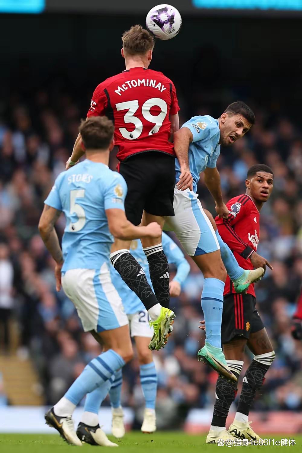 英超赛程吃紧，法兰克福赛后远射贴柱，信心回归，身体对抗强度拉满的简单介绍