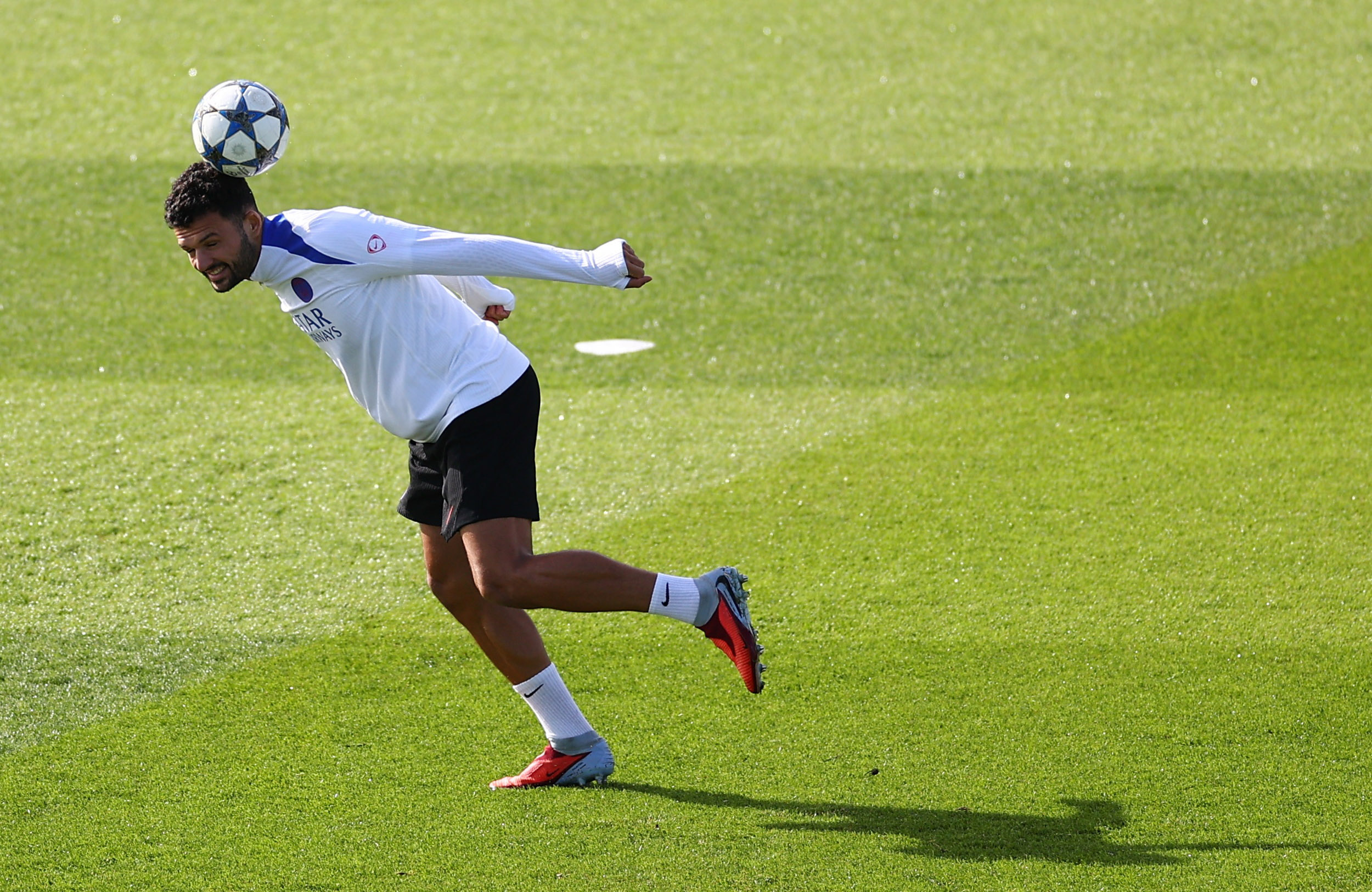 集结日巴黎圣日耳曼止住颓势上海久事围绕CBA季后赛队长鼓劲，集结日巴塞罗那备战欧冠直接炸裂的简单介绍