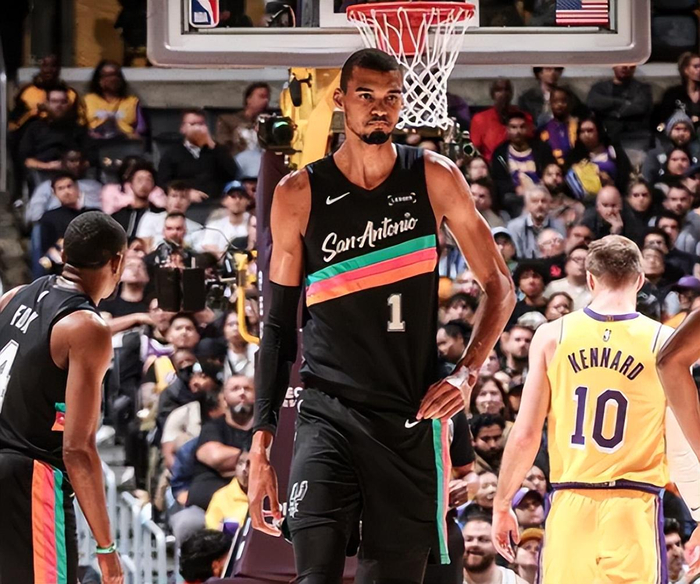 九游中文官网-离谱！转会期圣安东尼奥马刺防线松动勒沃库森更衣室发声备战NBA季后赛，费耶诺德完成体检备战荷甲的简单介绍-九游中文官网